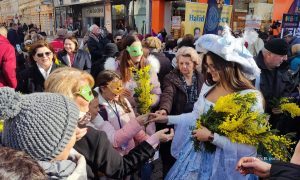 Vjesnik proljeća na Trgu Krajine: “Praznik mimoze” promovisan u Banjaluci FOTO/VIDEO