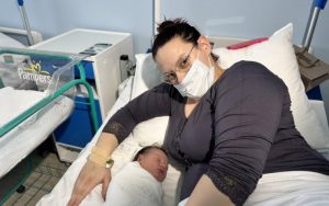 Pokloni za malu djevojčicu: U Banjaluci darivana prva beba u Srpskoj FOTO