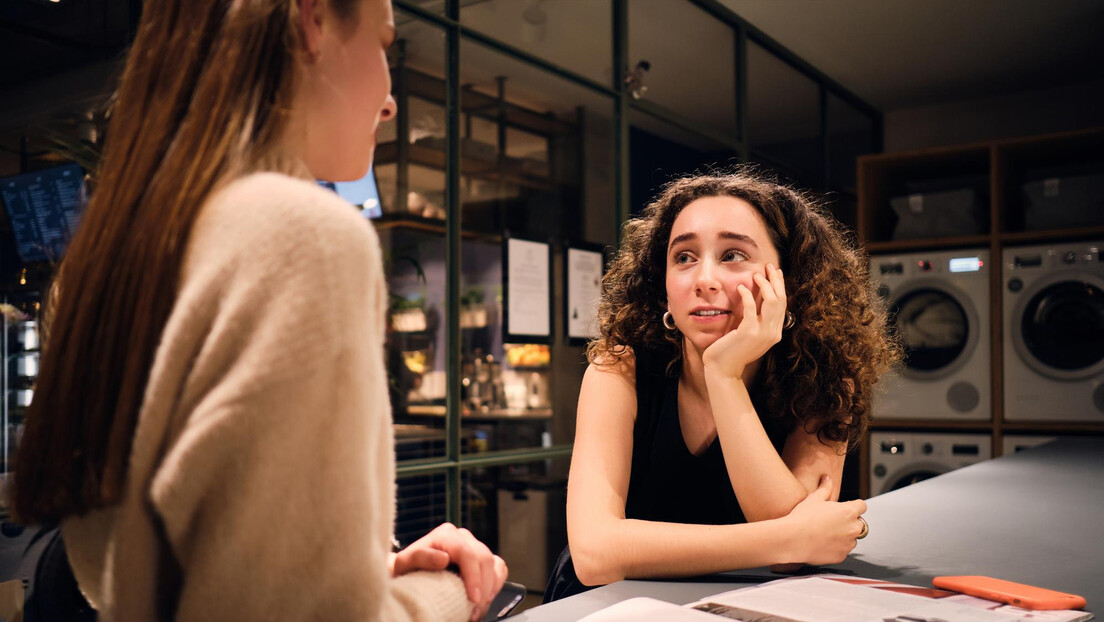 Evo šta kaže nauka: Šta znači kada neko stalno prekida sagovornika