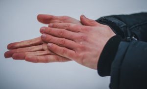 Vodite računa: Hladne ruke mogu biti simptom ozbiljnog zdravstvenog stanja