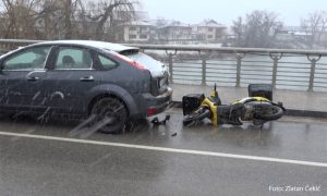 Saobraćajna nesreća! “Fordom” pokupio poštara na gradskom mostu