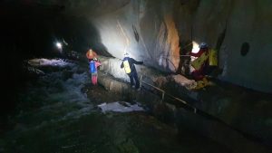 Detalji drame u pećini: Pet ljudi zarobljeno na 2.400 metara
