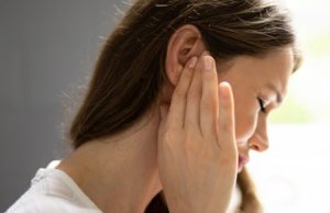 Neobičan simptom visokog pritiska može da bude povezan sa ušima