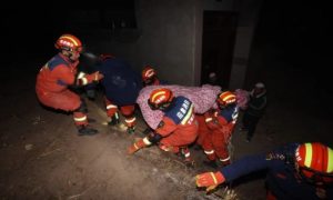 Užas na Novu godinu! Više od 100 ljudi pod ruševinama poslije snažnog zemljotresa