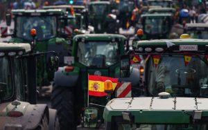 Blokirani putevi širom Španije: Konvoji traktora stigli u centar Barselone