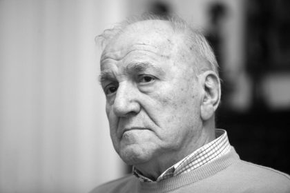 Posmrtni ostaci Bate Živojinovića premješteni iz Aleje zaslužnih građana