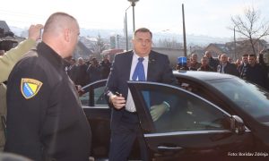 Dočekan aplauzom pristalica: Dodik stigao u Sud BiH VIDEO