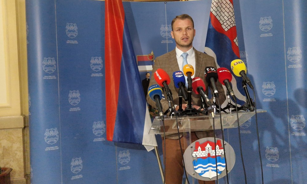 Bijesan zbog “šišanja” dnevnog reda: Stanivuković pozvao građane na protest ispred SNSD-a