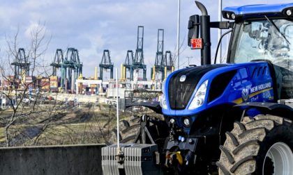 Žele bolje plate i uslove rada: Farmeri blokirali jednu od najvećih luka u Evropi