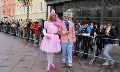 Slika iz Hrvatske: Roza suknjica i plava kosica, gradonačelnik se maskirao u Barbi FOTO