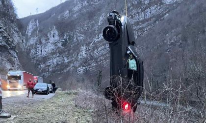 GSS izvukla vozilo: Bračni par sa troje djece sletio u kanjon Vrbasa FOTO
