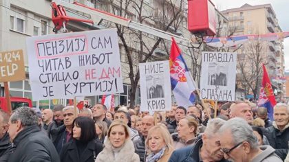 Veliki skup u Sjevernoj Mitrovici: Srbi se digli na noge zbog Kurtija i odluka Prištine VIDEO