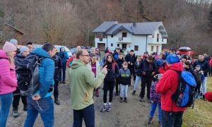 “Dani zime na Kozari”: Planinarski marš okupio više od stotinu učesnika