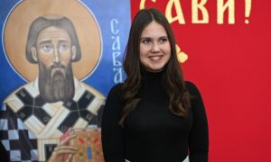 Dobila Svetosavsku nagradu: Banjalučanka i pored borbe sa bolešću ostaje odličan učenik