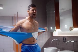Neobičan snimak ATP-a: Đoković urla i cijepa majicu u toaletu VIDEO