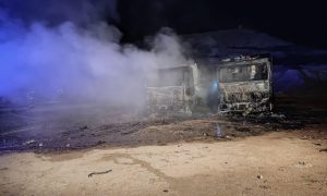 Havarija ne deponiji smeća: U požaru izgorjela dva kamiona FOTO