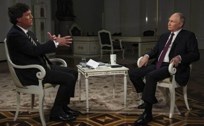 Taker Karlson “meta”: Planiran atentat na novinara koji je intervjuisao Vladimira Putina!? VIDEO