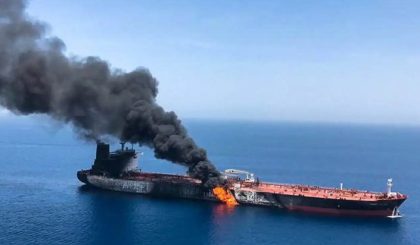 Napad u Crvenom moru: Tanker natovaren sirovom naftom pogođen projektilom