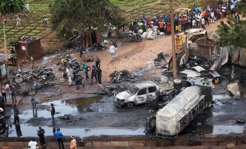 Stravična saobraćajka! Autobus sletio s mosta, najmanje 31 osoba poginula – ima i povrijeđenih
