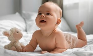 Izazov za roditelje: Kada je beba spremna za puzanje