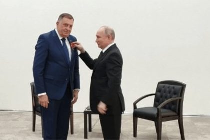 Tradicionalni ruski običaj: Dodik objavio snimak slavlja poslije dobijanja ordena od Putina VIDEO