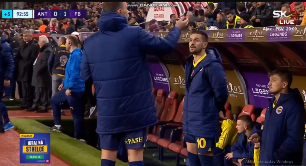 Navijač turskog kluba naljutio Džeku: Odmah je stigao odgovor VIDEO