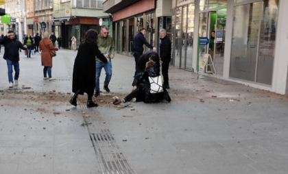 Drama u BiH! Obrušio se dio fasade sa zgrade i pao na ženu, hitno prevezena u bolnicu