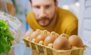 Nemojte ih odmah bacati: Iskusna domaćica otkrila kako da provjerite da li su jaja svježa