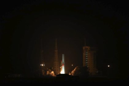 Japan lansira prvi drveni satelit u svemir