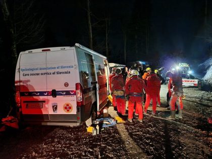 Drama u Sloveniji: Speleolog se okliznuo i upao u pećinu na dubinu od 150 metara, ne mogu da ga izvuku