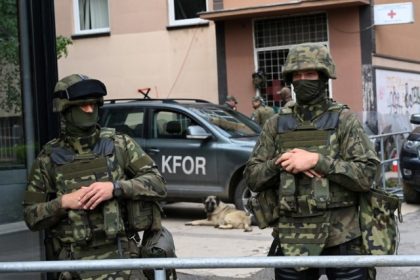 KFOR demantovao prištinske medije: Srpski vojnici nisu uperili oružje u civile na KiM