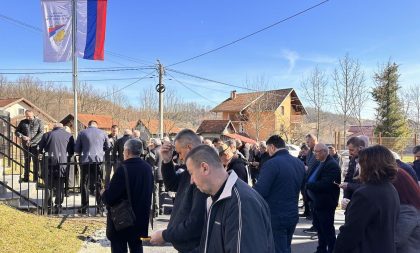 Živote dali za Srpsku: U Motikama služen parastos za poginule borce VRS FOTO