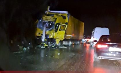Detalji teške saobraćajke: U sudaru kamiona teško povrijeđen vozač iz Travnika