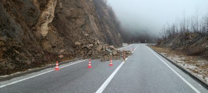 Iz AMS RS skreću pažnju na učestale odrone i savjetuju vozače na opreznu i sporiju vožnju