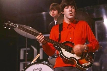 Poslije više od 50 godina: Polu Makartniju vraćena ukradena bas gitara