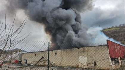 Veliki požar u Francuskoj: Gori oko 900 tona litijumskih baterija u fabrici za reciklažu