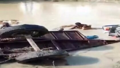 Prikolica se prevrnula i pala u jezero: Poginulo 15 ljudi, među stradalima i djeca