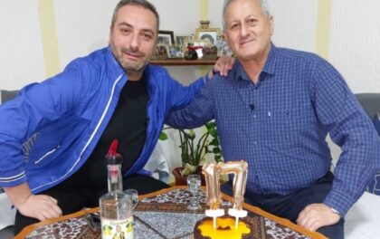 Odavno u penziji, a još “nije punoljetan”: Rade Banjanin proslavio 17. rođendan VIDEO