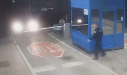 Državljanin BiH skoro pregazio policajku, drugi probio ogradu VIDEO