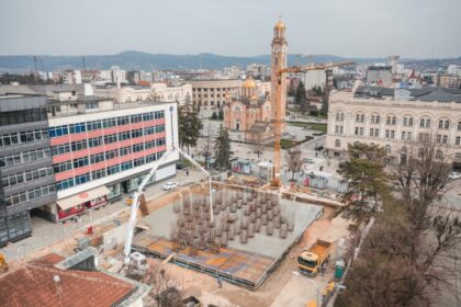 Centralno spomen-obilježje u Banjaluci: Završeno izlijevanje ploče, kreće izgradnja stubova