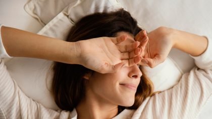 Šta uzrokuje suve oči tokom spavanja