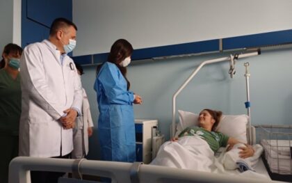 Tamara Vučić sa Đajićem prošetala UKC-om: Donacija Klinici za ginekologiju