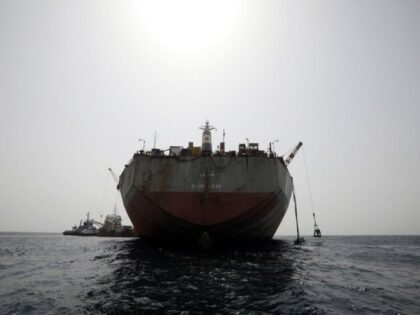 Naftna mrlja duga oko 29 kilometara pojavila se u Crvenom moru FOTO