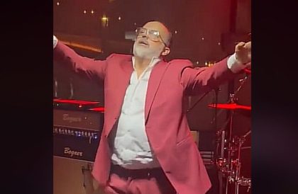Toni Cetinski doživio peh na nastupu u Beogradu: Pjevač pao na glavu, odmah pritrčali da ga dižu VIDEO