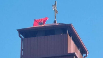 Policija traga za počiniocima: Albansku zastavu postavili na kupolu crkve