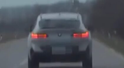 Bahato ponašanje: Žena vozila BMW brzinom preko 220 km/h VIDEO