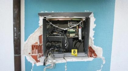 Lopovi odnijeli novac: Еksplozivom raznijeli bankomat