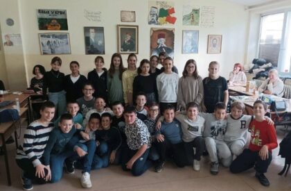 Banjalučki đaci iznenadili mame: “Roditeljski sastanak” pretvorili u čestitku VIDEO