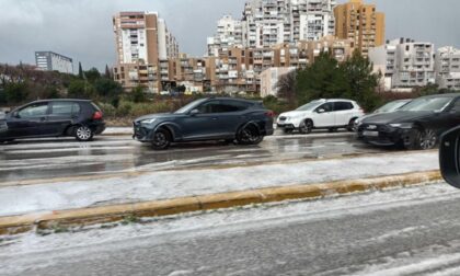 Bujice na cestama: Nevrijeme pogodilo Dalmaciju, led zabijelio tlo VIDEO