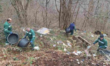 Uklonjeno preko dvije tone otpada: Sanirana divlja deponija na području Banjaluke FOTO
